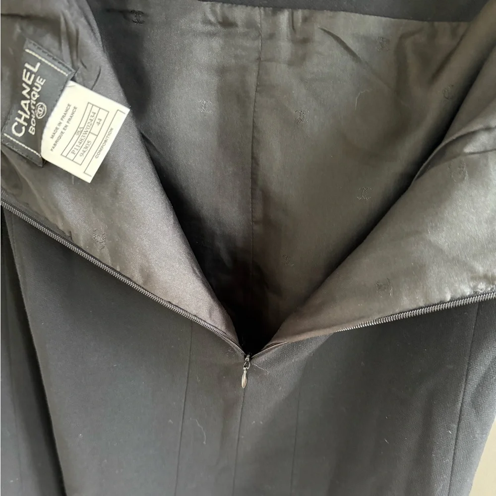 CHANEL Black Wool Skirt •44